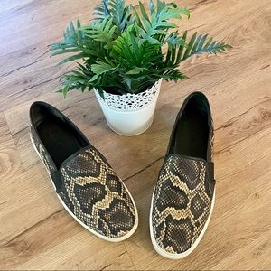 Vince Blair 5 Leather Slip On Sneakers